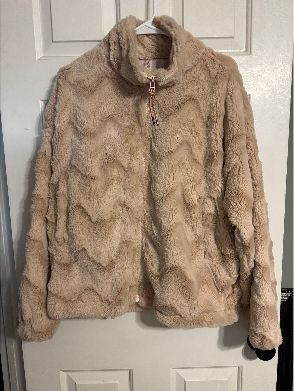 Urban Outfitters Beige Teddy Faux Fur Zip Jacket Size XL Plush Cozy